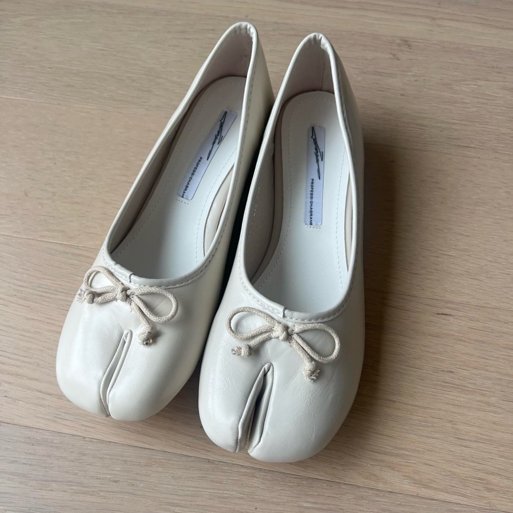White tabi shoes with block kitten heels